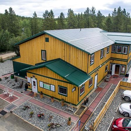 Hot Springs Campground & Hostel Upper Laberge Экстерьер фото