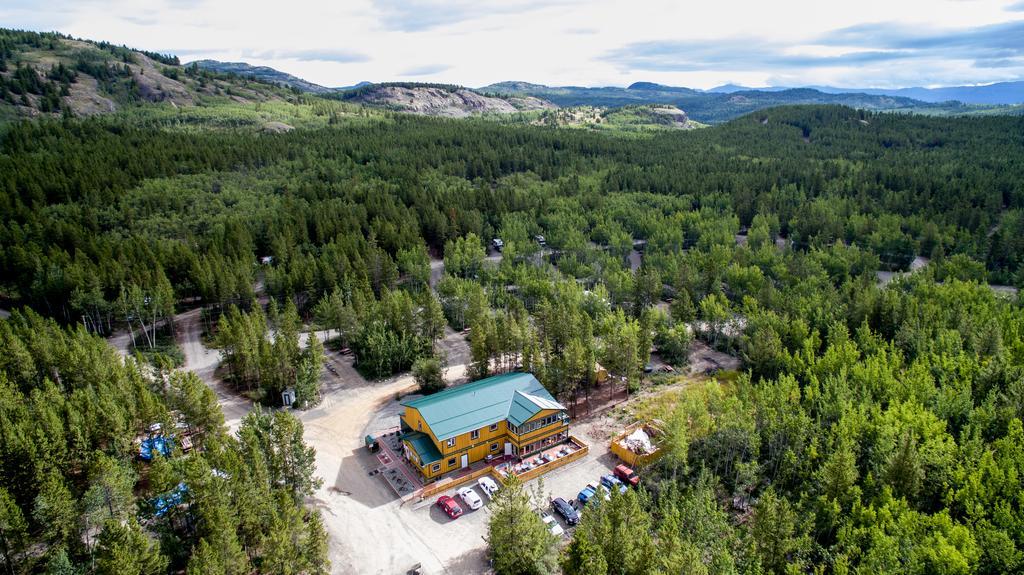 Hot Springs Campground & Hostel Upper Laberge Экстерьер фото